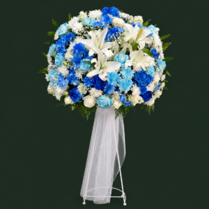 Bunga standing surabaya bulat nuansa warna biru putih dengan kombinasi mawar biru, mawar putih, krisan biru, dan lily putih